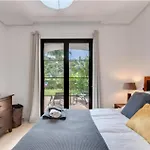 شقة 2 Bedrooms - Sleeps 4 - Garden And Pool With View *