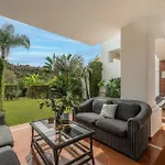 2 Bedrooms - Sleeps 4 - Garden And Pool With View *