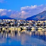 2 Bedrooms - Sleeps 4 - Garden And Pool With View شقة