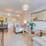 2 Bedrooms - Sleeps 4 - Garden And Pool With View شقة *
