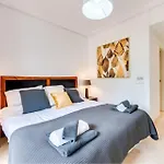 شقة 2 Bedrooms - Sleeps 4 - Garden And Pool With View *