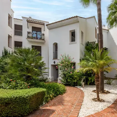 2 Bedrooms - Sleeps 4 - Garden And Pool With View شقة *