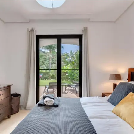 شقة 2 Bedrooms - Sleeps 4 - Garden And Pool With View *