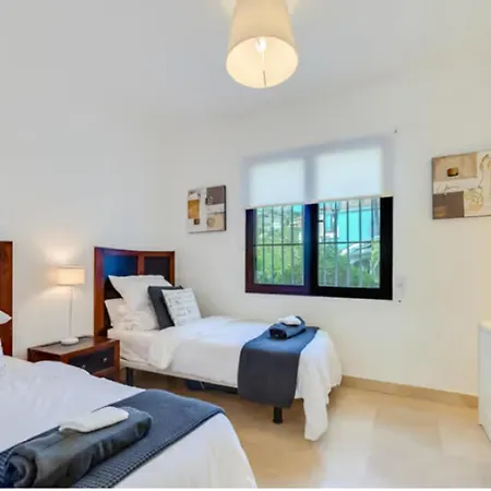 2 Bedrooms - Sleeps 4 - Garden And Pool With View *