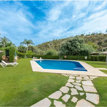 2 Bedrooms - Sleeps 4 - Garden And Pool With View شقة